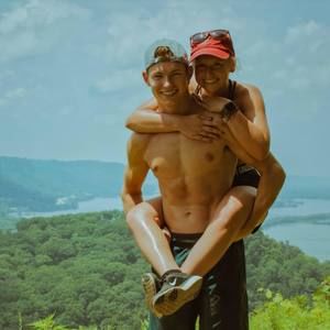 Meet your Posher, Caitlin